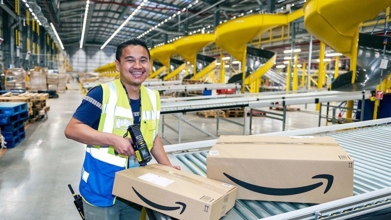 Amazon Warehouse: Logistics Roles and Shift Schedule Information