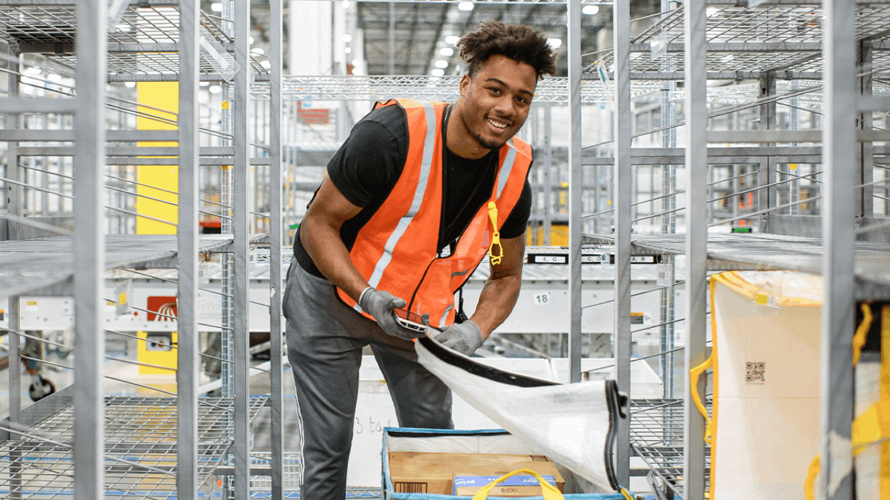 Amazon Warehouse: Logistics Roles and Shift Schedule Information