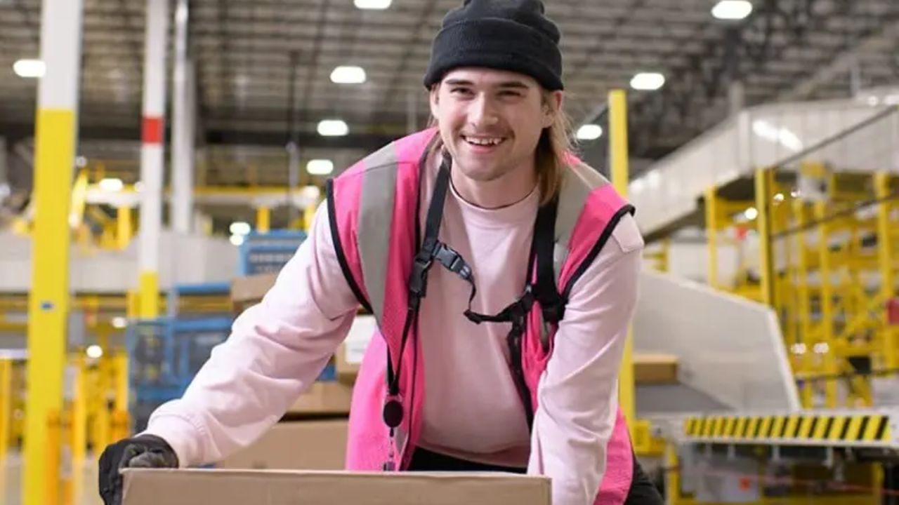 Amazon Warehouse: Logistics Roles and Shift Schedule Information