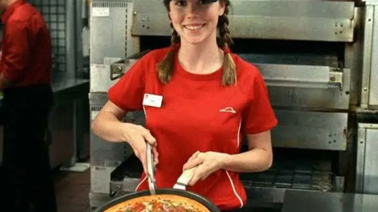 Pizza Hut Careers: Analysis of Driver and Kitchen Staff Duties