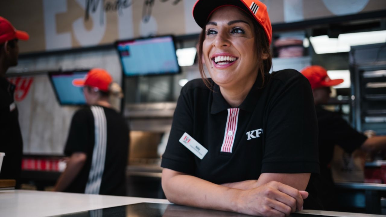 Miembros del equipo de KFC: funciones en el restaurante y requisitos de elegibilidad