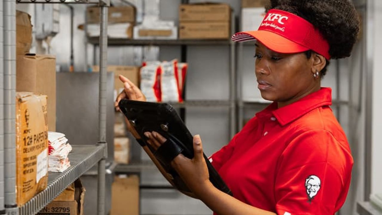 Miembros del equipo de KFC: funciones en el restaurante y requisitos de elegibilidad